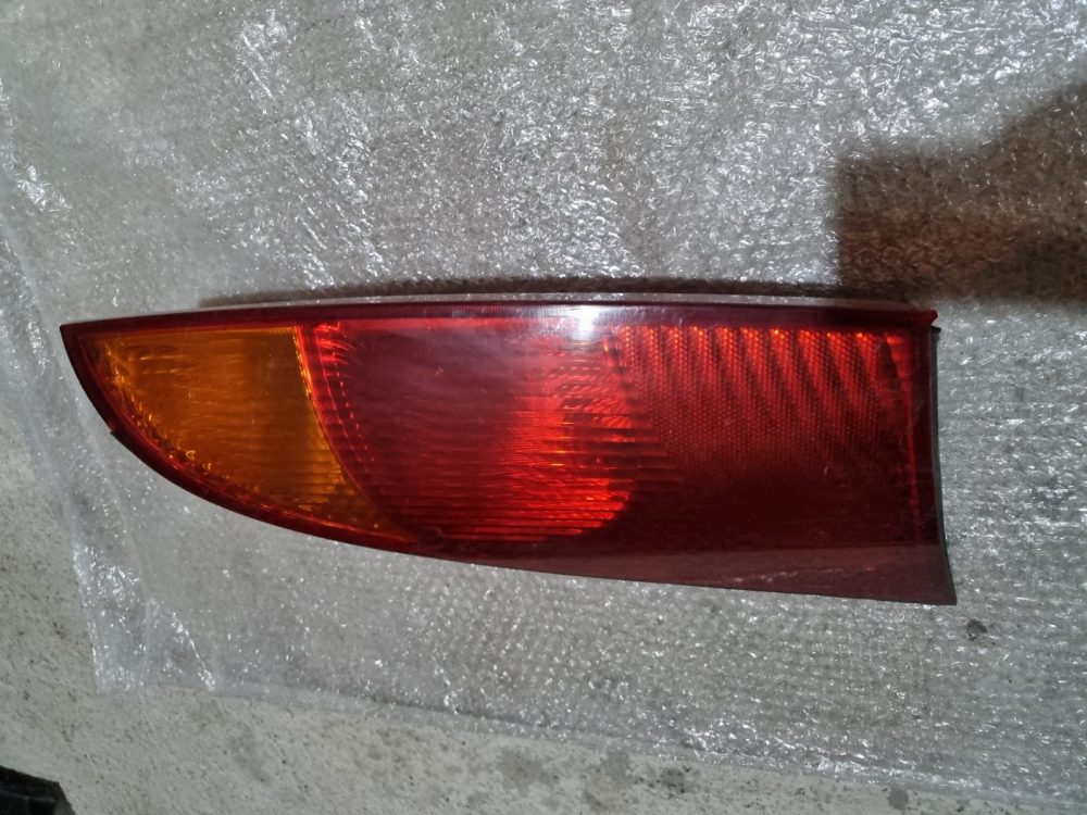 Štop desni Ford Focus hečbek 1998-2004 2 Štop desni Ford Focus hečbek 1998-2004 - Slika 1